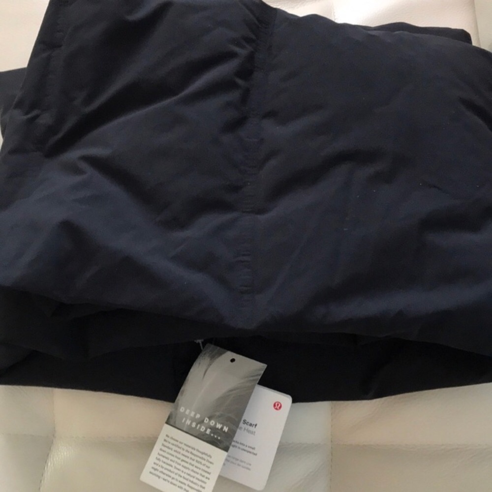 NWT BLACK LULULEMON PACK IN THE HEAT SCARF - OS - Picture 4 of 8
